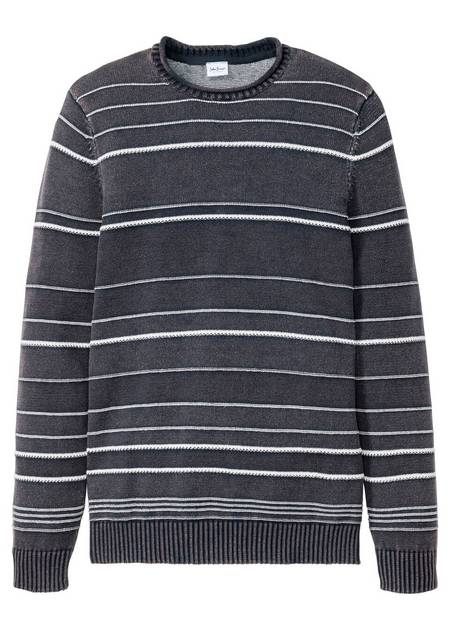 Пуловер в потертом дизайне